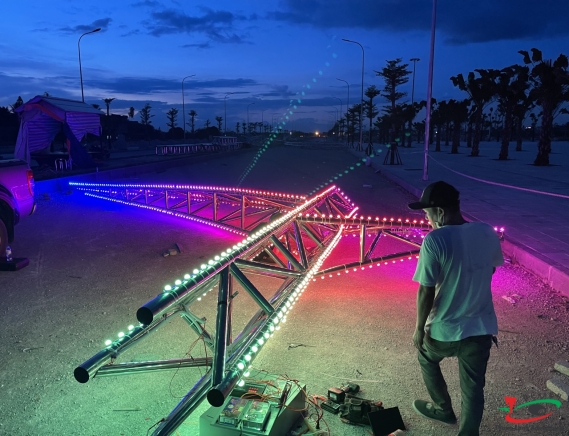 TRANG TRÍ CỘT ĐÈN LED QUẢNG TRƯỜNG