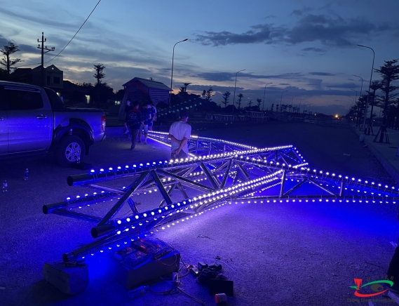 TRANG TRÍ CỘT ĐÈN LED QUẢNG TRƯỜNG