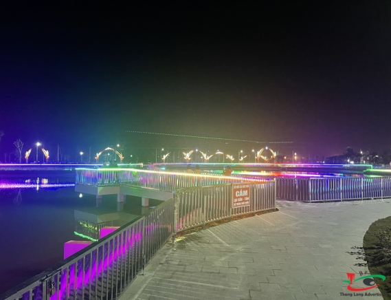 TRANG TRÍ CỘT ĐÈN LED QUẢNG TRƯỜNG