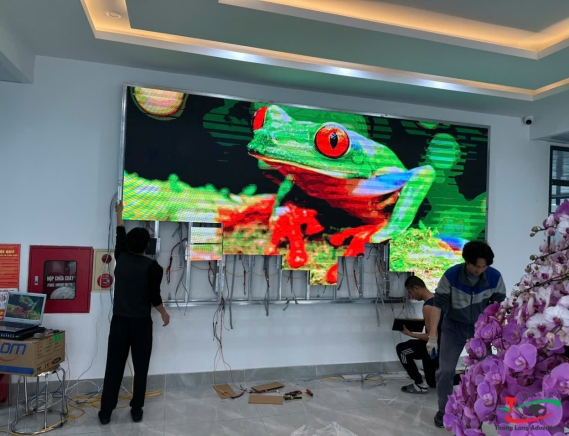 THI CÔNG MÀN HÌNH LED CÔNG TY Ở KHU CÔNG NGHIỆP CHẾ XUẤT HẢI DƯƠNG 