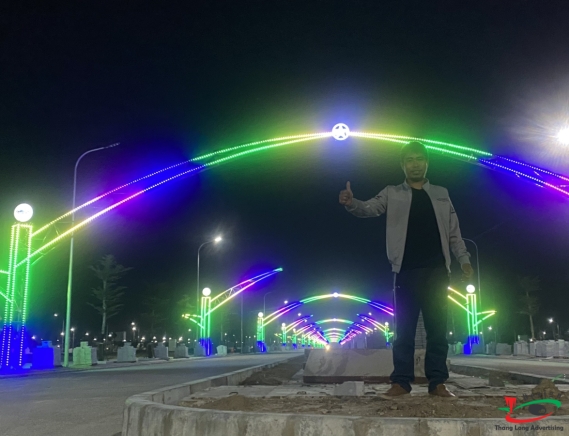 TRANG TRÍ CỘT ĐÈN LED QUẢNG TRƯỜNG