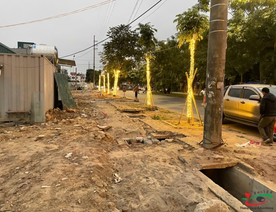 ĐÈN LED QUẤN CÂY TRANG TRÍ CHO NHÀ HÀNG, QUÁN CÀ PHÊ, QUÁN ĂN ẨM THỰC ĐƯỜNG PHỐ