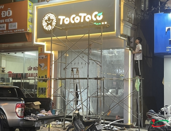 ĐÈN LED QUẤN CÂY TRANG TRÍ CHO NHÀ HÀNG, QUÁN CÀ PHÊ, QUÁN ĂN ẨM THỰC ĐƯỜNG PHỐ