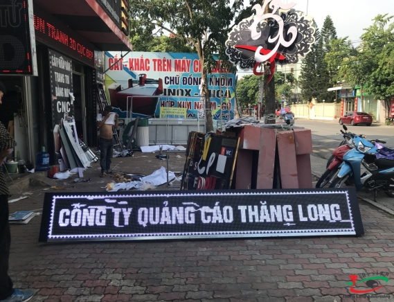 THI CÔNG BIỂN LED P10 MÀU TRẮNG 