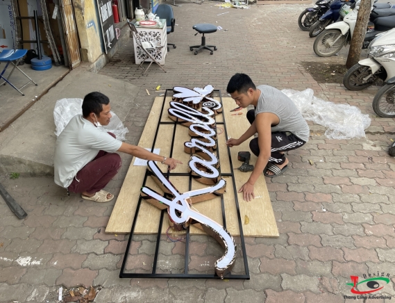  MẪU BIỂN QUẢNG CÁO CHỮ INOX KHÔNG HAN RỈ