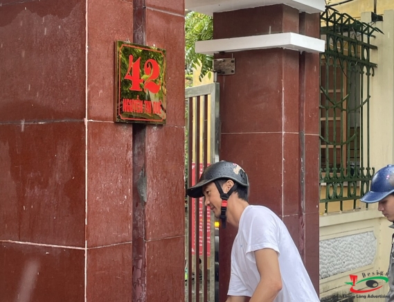 LÀM BIỂN SỐ NHÀ MICA DÁN ĐỀ CAN IN UV Ở HẢI DƯƠNG