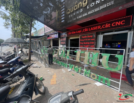 THI CÔNG LẮP BỘ CHỮ SEN TAI THU