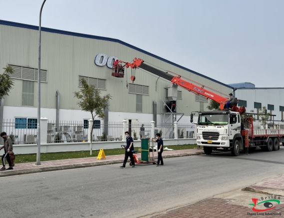 THI CÔNG LẮP ĐẶT LÔ GÔ CÔNG TY TRÊN CAO TẠI HẢI DƯƠNG