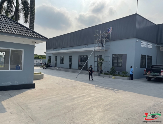 THI CÔNG LẮP ĐẶT LÔ GÔ CÔNG TY TRÊN CAO TẠI HẢI DƯƠNG
