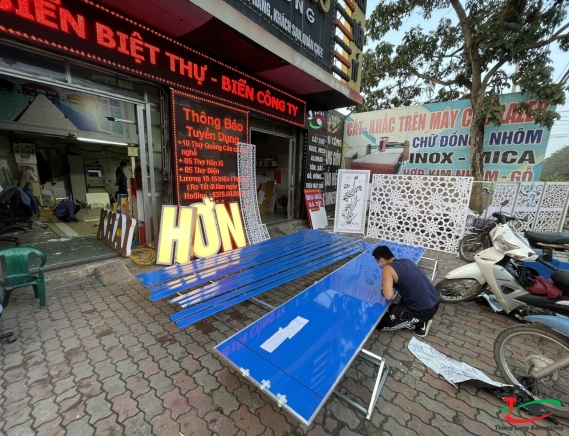 CHỮ KARAOKE CÓ ĐÈN LED SÁNG MẶT Ở HẢI DƯƠNG