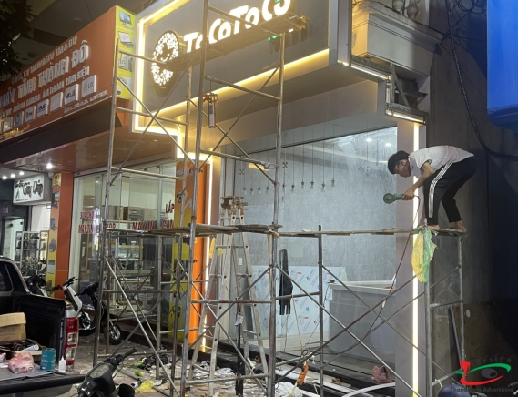 CHỮ INOX CHÂN DỰNG NỔI SANG TRỌNG 