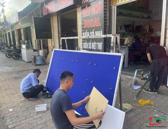 BẢNG KHUNG NHÔM GẮN MIKA