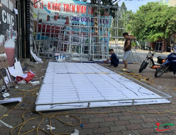 THI CÔNG BIỂN SẢNH LỄ TÂN ĐÓN KHÁCH