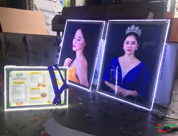 TRANH ĐIỆN MICA CHẤT NHƯ NƯỚC CẤT