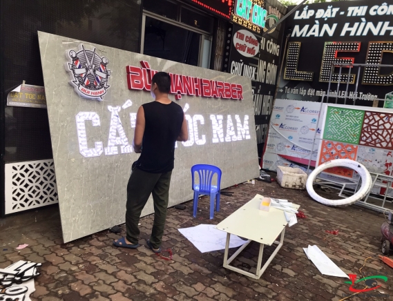 THI CÔNG BIỂN HIỆU PHƯƠNG THẢNH HAIR SALON