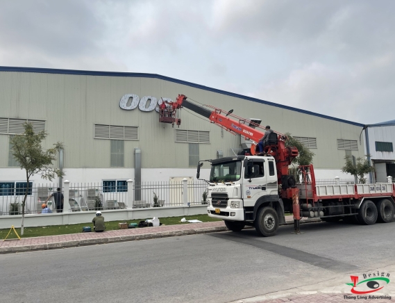 THI CÔNG LẮP ĐẶT LÔ GÔ CÔNG TY TRÊN CAO TẠI HẢI DƯƠNG