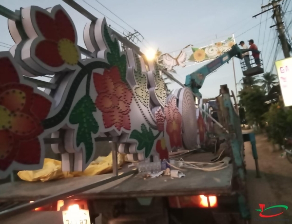 TRANG TRÍ CỘT ĐÈN LED QUẢNG TRƯỜNG