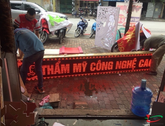 THI CÔNG BIỂN LED P10 MÀU TRẮNG 