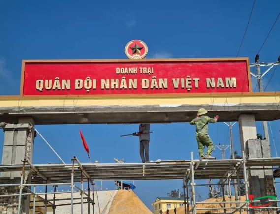 CHỮ INOX CHÂN DỰNG NỔI SANG TRỌNG 